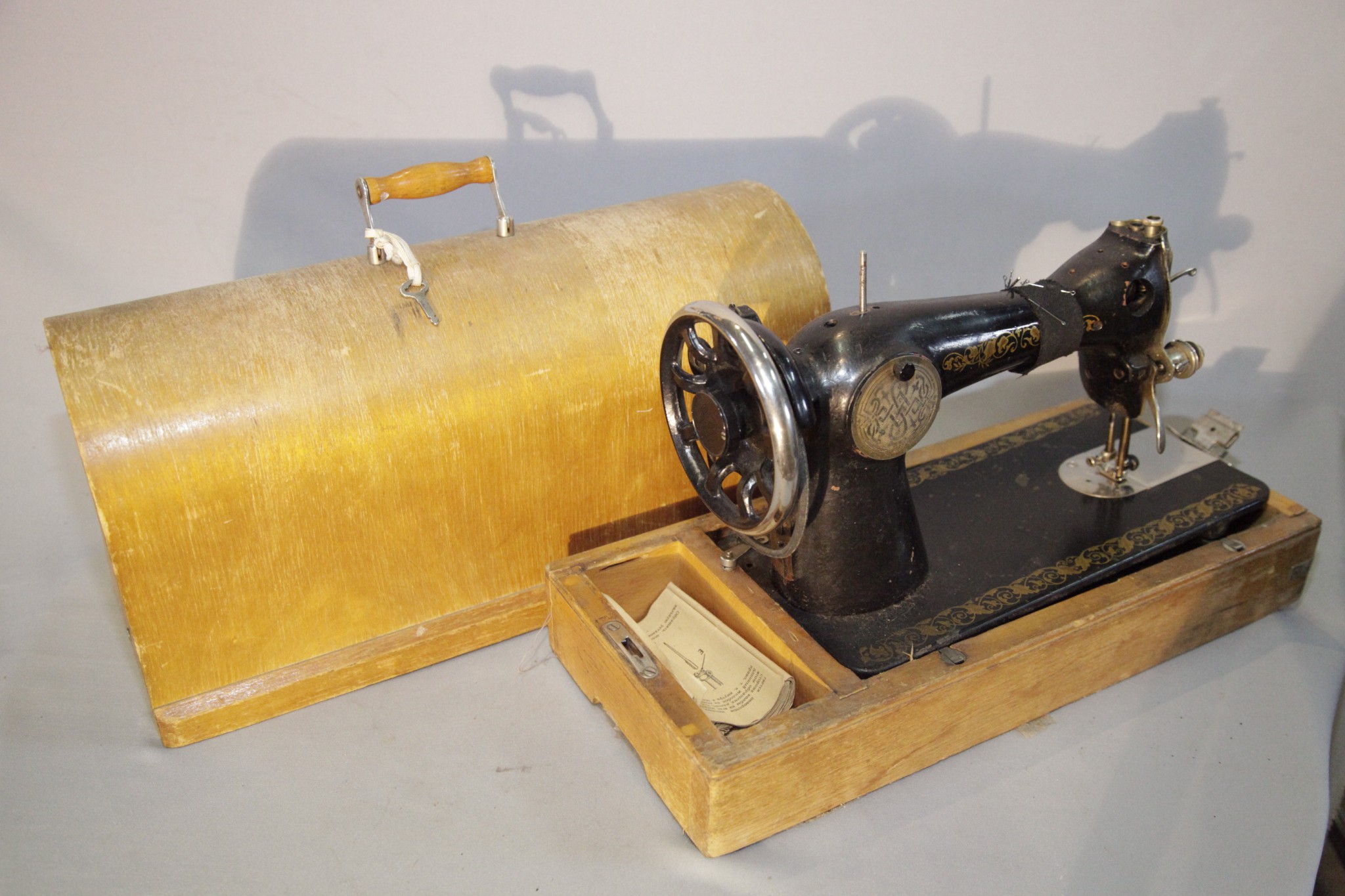 Швейная машинка механическая ручная