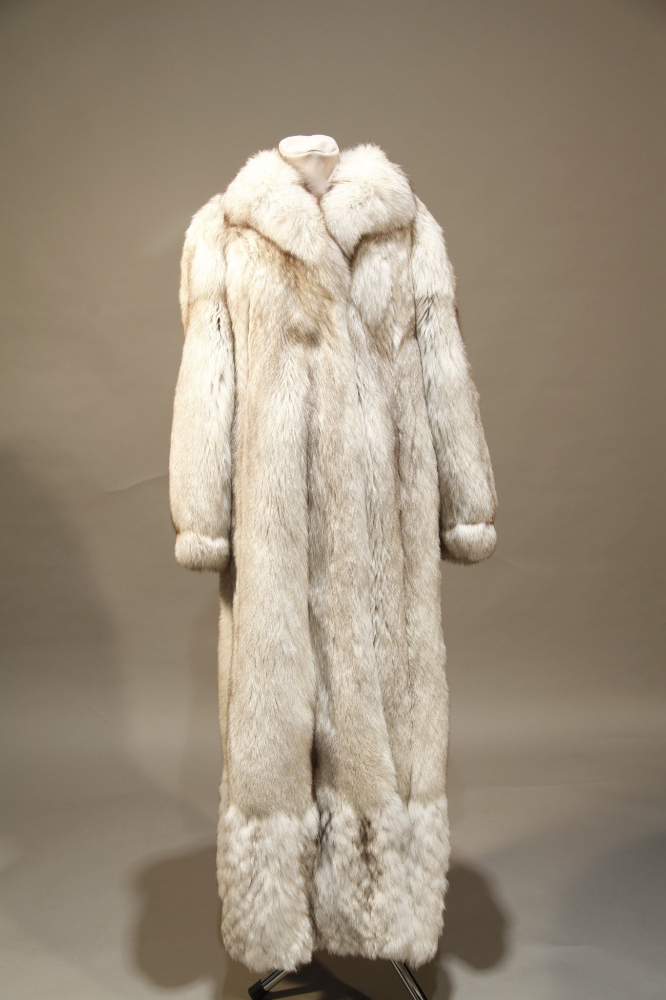 fur coat - Props, costumes, locations and retro cars for rent - FILM.UA ...